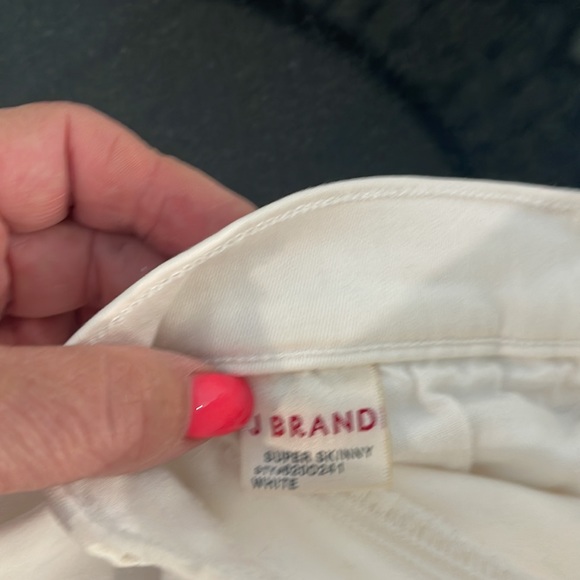 J Brand White straight leg jeans with some stretch - Picture 7 of 8